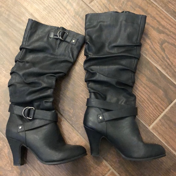 Black boots - Picture 2 of 5